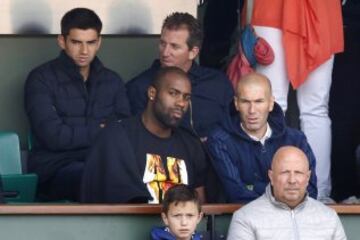 Zinedine Zidane con su hijo Enzo.