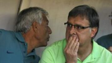 El entrenador argentino del Barcelona Gerardo 'Tata' Martino durante el partido correspondiente a la quinta jornada de Liga que disputan hoy frente al Rayo Vallecano en el estadio de Vallecas, en Madrid.