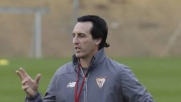 Unai Emery, durante un entrenamiento.