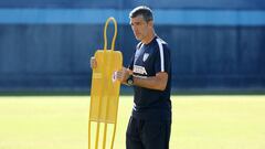 Juan Ram&oacute;n Mu&ntilde;iz en un entrenamiento del M&aacute;laga.