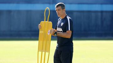 Juan Ram&oacute;n Mu&ntilde;iz en un entrenamiento del M&aacute;laga.