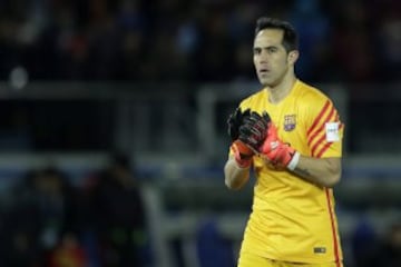 Claudio Bravo se convirtió en el tercer arquero que gana el Trofeo Zamora en Primera y Segunda.