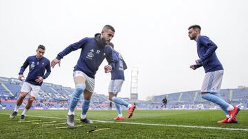 Brais calienta antes de un partido en Getafe.