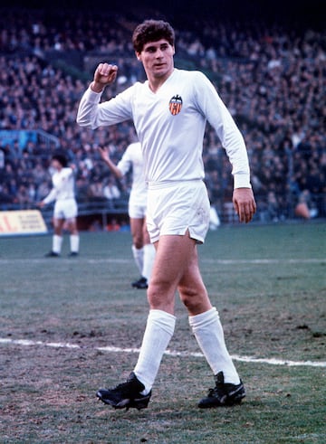 Jug車 8 temporadas seguidas con el Valencia de 1978 a 1986 y con el Real Madrid cuatro temporadas de 1987 a 1991.