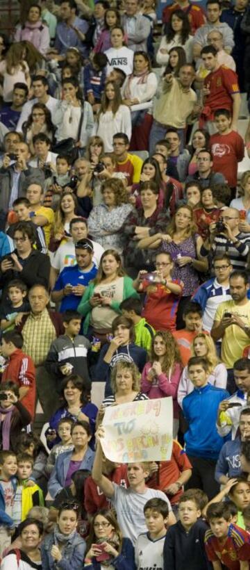 El entrenamiento de la selección española provocó un lleno absoluto en el estadio Carlos Belmonte