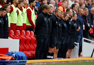 Minuto de silencio en la Premier League antes del partido entre el Liverpool y el Crystal Palace en Liverpool. 