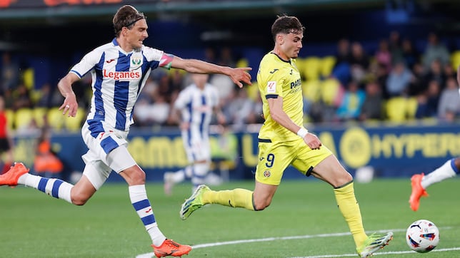 El Racing tiene a tiro a Karrikaburu y no pierde de vista a Álex Forés