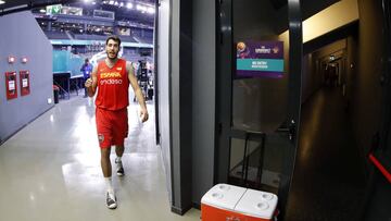 GRA364. , ClUJ, RUMANÍA, 31/08/2017.- El jugador de la selección española de Baloncesto Alex Abrines tras el entrenamiento del equipo en la localidad rumana de Cluj, el combinado español se prepara para debutar ante Montenegro en el Europeo de baloncesto. EFE/Juan Carlos Hidalgo