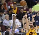 Kevin Love coge confianza con su tiro: 32 puntos con 7 triples