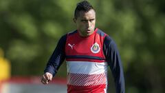 Pulido vuelve a la convocatoria de Chivas; Pereira, descartado