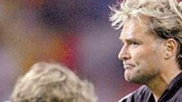 <b>CON LUPA.</b>. El sueco Anders Frisk, encargado de dirigir el encuentro, será vigilado escrupulosamente por ambas selecciones. Su actuación puede ser determinante para el resultado final. Frisk ya pitó en esta Eurocopa el Alemania-Holanda.