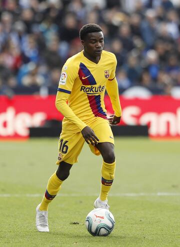 Convertirlo en segundo lateral derecho tras Semedo, no dio el nivel.