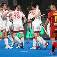 Inglaterra sacude a España, que jugará contra Malasia por los cuartos