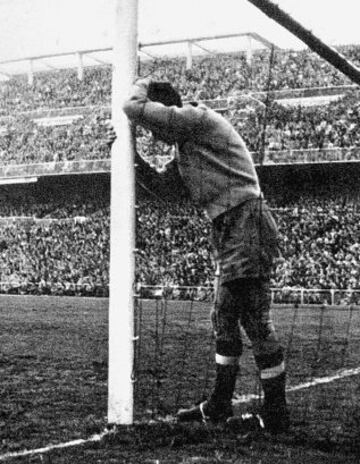 Ramallets se lamenta de un error en un partido de la selección española ante Argentina (07/12/52).