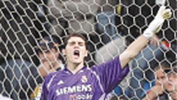 <b>Casillas va a tener trabajo</b>
La Real llega muy bien por alto y ahí Casillas tendrá que confirmar que ha madurado. Pero tampoco le faltará trabajo en disparos lejanos, pues Karpin, Aranburu y Uranga no se lo piensan. Iker tendrá un fundamental protagonismo.