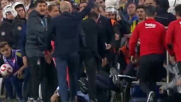 Escándalo en Turquía: agreden al técnico del Besiktas y suspenden el partido