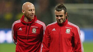 James Collins y Gareth Bale. 