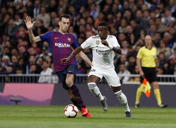 Busquets y Vinicius.