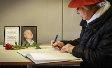 Holanda homenajeó a Cruyff.