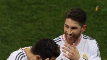 Ramos ríe con Cristiano justo en el momento en el que el mechero ha golpeado sobre el portugués.