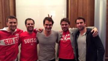Wawrinka bromea con Federer, en una foto colgada en el Twitter del primero.