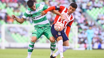 (L-R), Juan Brunetta of Santos and Fernando Beltran of Guadalajara during the game Santos vs Guadalajara, corresponding Round 03 the Torneo Apertura 2022 of the Liga BBVA MX at TSM -Corona- Stadium, on July 16, 2022.
<br><br>
(I-D), Juan Brunetta de Santos y Fernando Beltran de Guadalajara durante el partido Santos vs Guadalajara, correspondiente a la Jornada 03 del Torneo Apertura 2022 de la Liga BBVA MX en el Estadio TSM -Corona-, el 16 de julio de 2022.