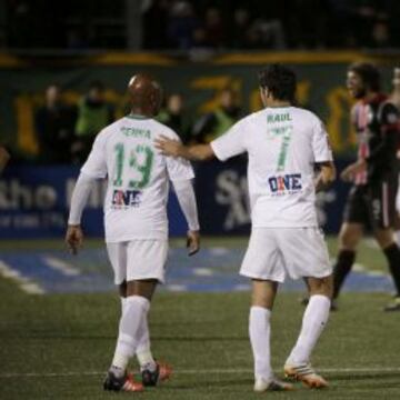 Raúl y Marcos Senna, ante el Ottawa Fury.