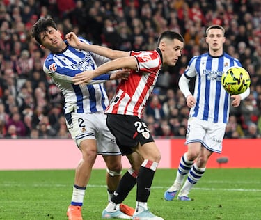 El lateral realista es una de las claves de que su equipo siga mejorando. Un derbi vasco es un partido complicado y él cumplió a la perfección.