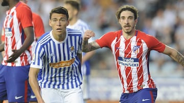 El defensa mexicano fue titular y disput&oacute; el encuentro completo en Anoeta. Con la derrota, los colchoneros dejan al Barcelona a una victoria del t&iacute;tulo liguero.