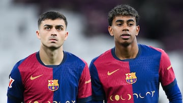 MADRID, SPAIN - OCTOBER 26: Pedri and Lamine Yamal of FC Barcelona wear a special edition Coldplay match shirt during the LaLiga match between Real Madrid CF and FC Barcelona at Estadio Santiago Bernabeu on October 26, 2024 in Madrid, Spain. (Photo by David Ramos/Getty Images)