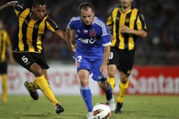 GUSTAVO LORENZETTI: El actual volante de la U ha defendido la camiseta azul en Copa Libertadores en 26 ocasiones, y ha marcado 5 goles. Formó parte del plantel que cayó en semifinales ante Boca Juniors en la edición 2012.