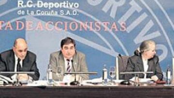 <b>MÁS DIVISIÓN. </b>La Asamblea de ayer no aclaró las cuentas pero sí aumentó la fractura entre Lendoiro y una parte importante de los accionistas.