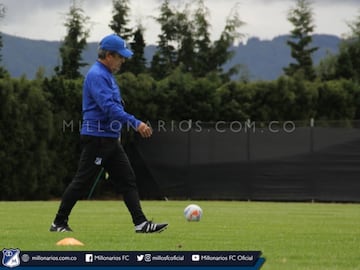 El técnico Jorge Luis Pinto dirigió su primer entrenamiento con Millonarios. Los jugadores realizaron trabajos físicos y fútbol en espacio reducido.