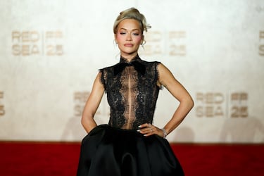 Rita Ora posa en la alfombra roja del Red Sea International Film Festival (RSIFF) celebrado en Yeda.