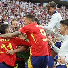 Mertesacker ve a España favorita y un buen futuro para Alemania