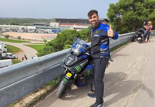 La Yamaha vista desde dentro y a pie de pista, por ‘Julito’ Simón