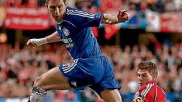 <b>ENEMIGOS ÍNTIMOS. </b>Lampard se verá las caras con su compañero de selección Steve Gerrard.