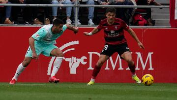 Juan María, con la camiseta del Mirandés, en un partido de la pasada temporada.