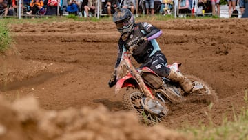 Rubén Fernández, con la Honda en el MXGP de Letonia.