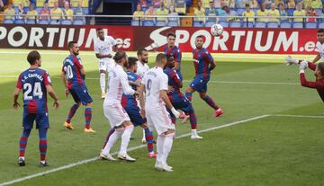 Vin¨ªcius marca el 0-1.