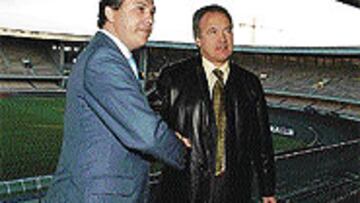 <B>VISITA A CHAPÍN CON PACHECO</b>. José María del Nido y algunos miembros del Consejo del Sevilla fueron invitados por Pedro Pacheco a una recepción en el Consistorio de Jerez.