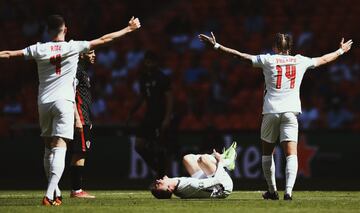 Mason Mount se duele en suelo de Wembley. 