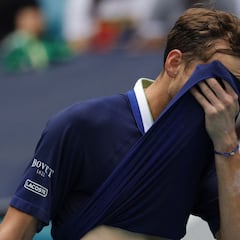 Djokovic retiene el número uno por la derrota de Medvedev