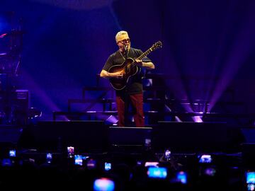 El cantante Alejandro Sanz durante su actuación en Navarra Arena.