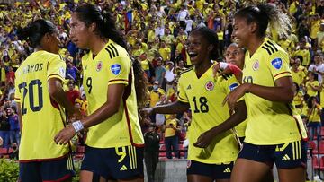 Soccer Football - Women's Copa America - Semi Final - Colombia v Argentina - Estadio Alfonso Lopez, Bucaramanga, Colombia - July 25, 2022 Colombia's Linda Caicedo celebrates scoring their first goal with teammates REUTERS/Luisa Gonzalez
