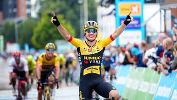 Bernal pierde 12 minutos y Olav Kooij se impone con claridad