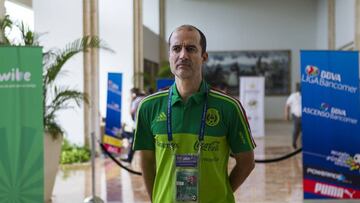 El secretario general de la Federaci&oacute;n Mexicana de F&uacute;tbol, habl&oacute; con los medios luego de su llegada a la Ciudad de M&eacute;xico.