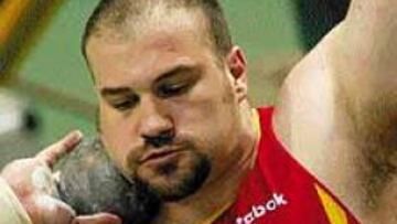 <b>EL GRAN CAPITÁN.</B> Manuel Martínez consiguió una espléndida victoria en lanzamiento de peso.