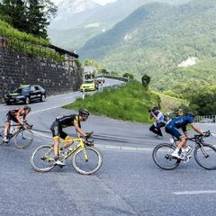 ¡De locos! Gilbert, Burghardt... a 130 km/h en un descenso