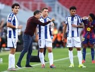 Soccer Football - LaLiga - FC Barcelona v Levante - Spotify Camp Nou, Barcelona, Spain - February 22, 2026 Levante coach Luis Castro reacts with Jon Ander Olasagasti REUTERS/Albert Gea
